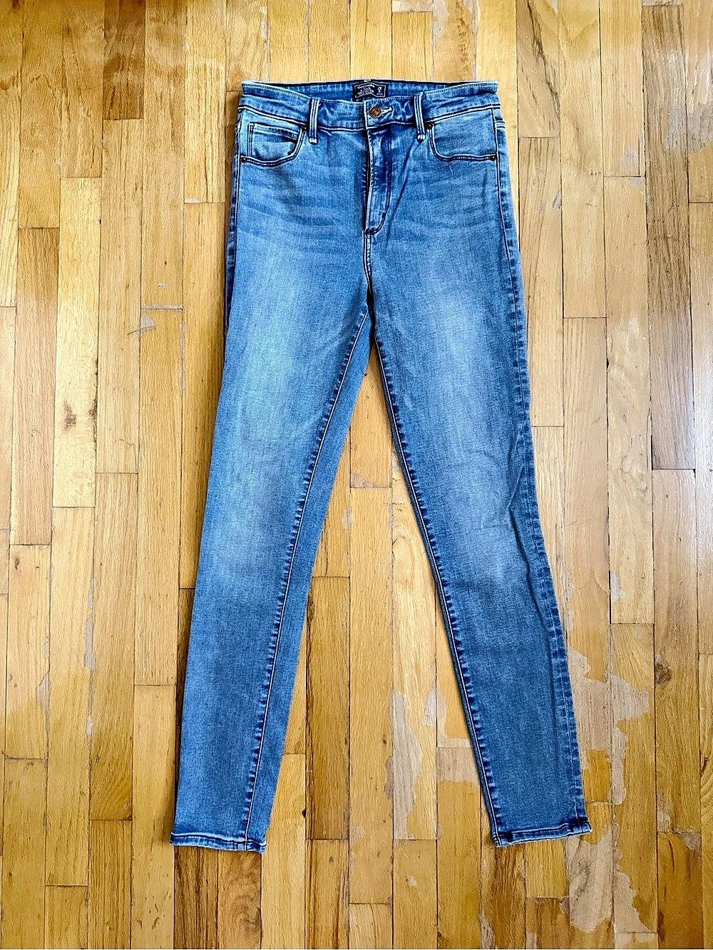 Abercrombie & Fitch Simone High Rise Super Skinny Jean in Medium Wash 28/6L